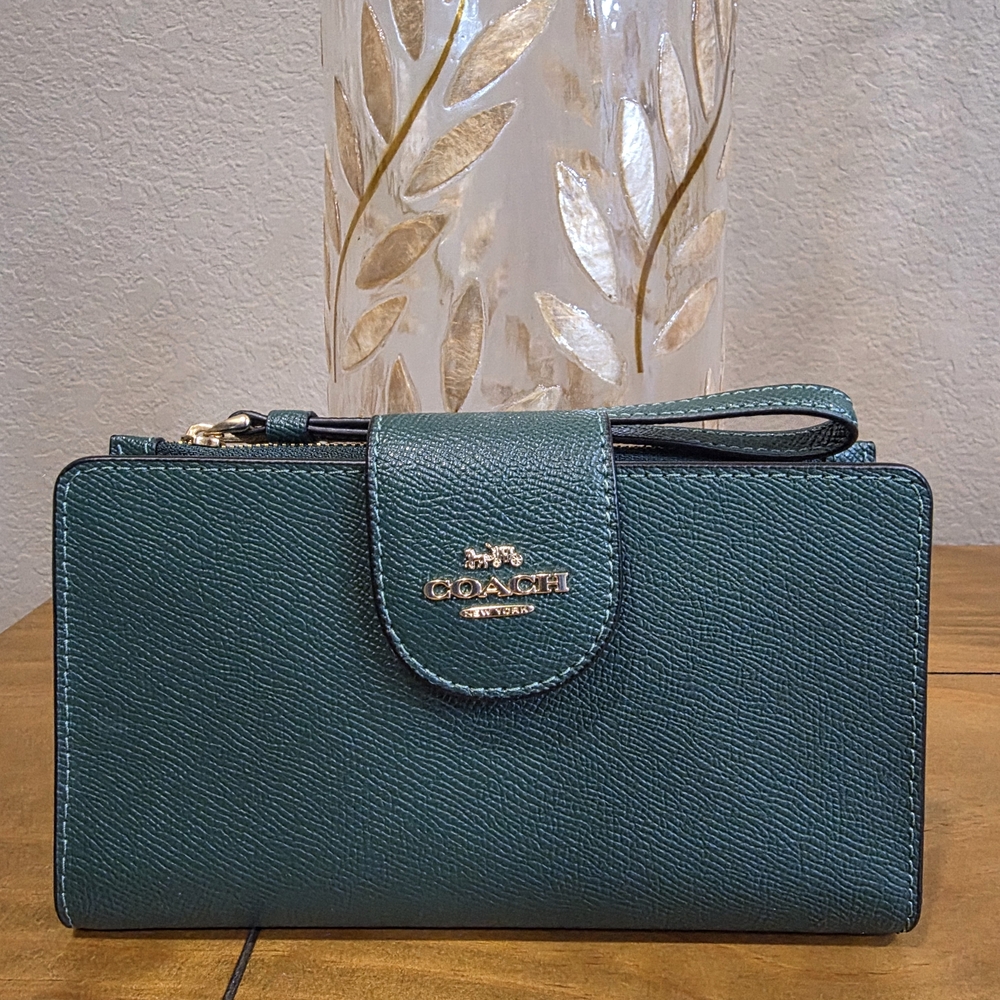 Coach Green Leather Women's Wallet and Phone Pocket